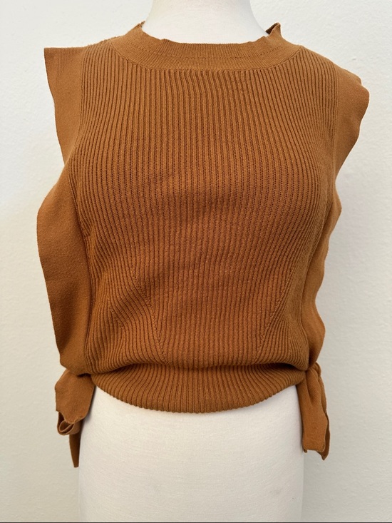 dRA Los Angeles Tops - Sleeveless Knit Side-Tie Blouse in Caramel